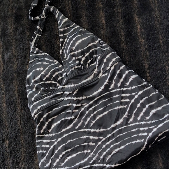 VENUS Black and White Bikini - Picture 1 of 8